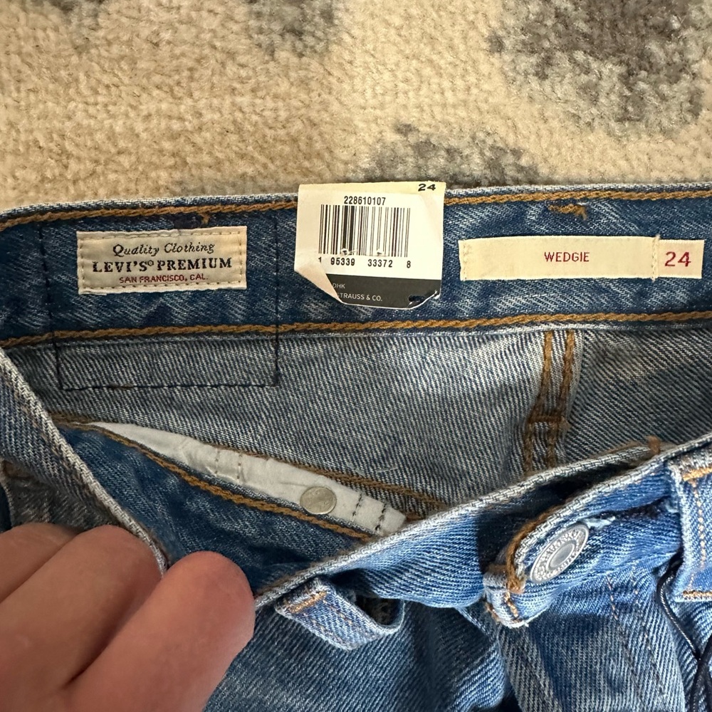 Levi’s - Picture 4 of 4